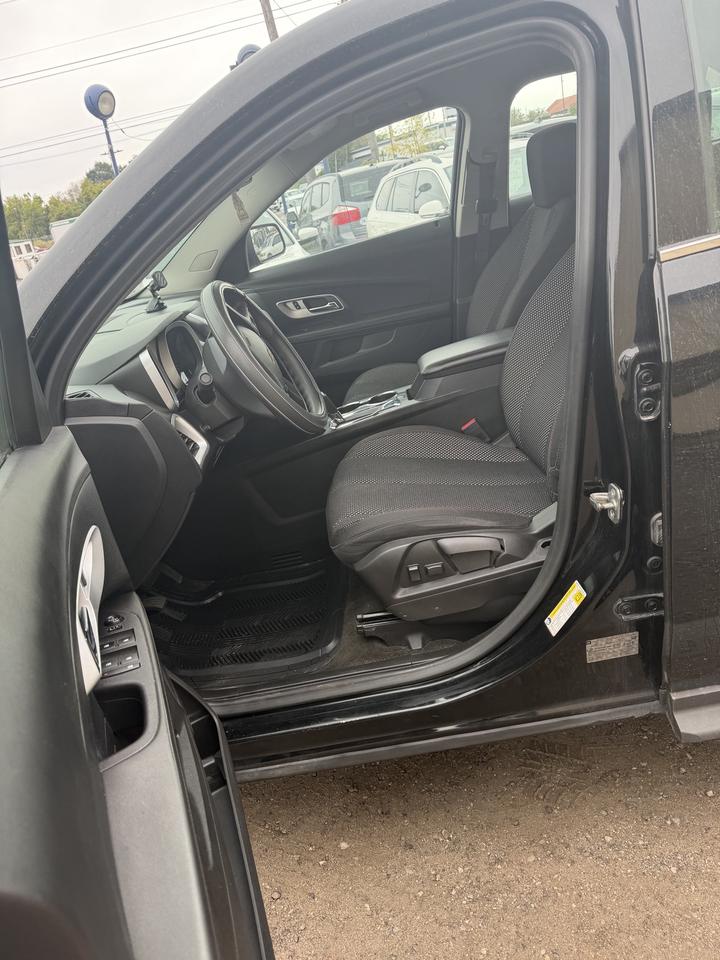 2017 Chevrolet Equinox LS Photo