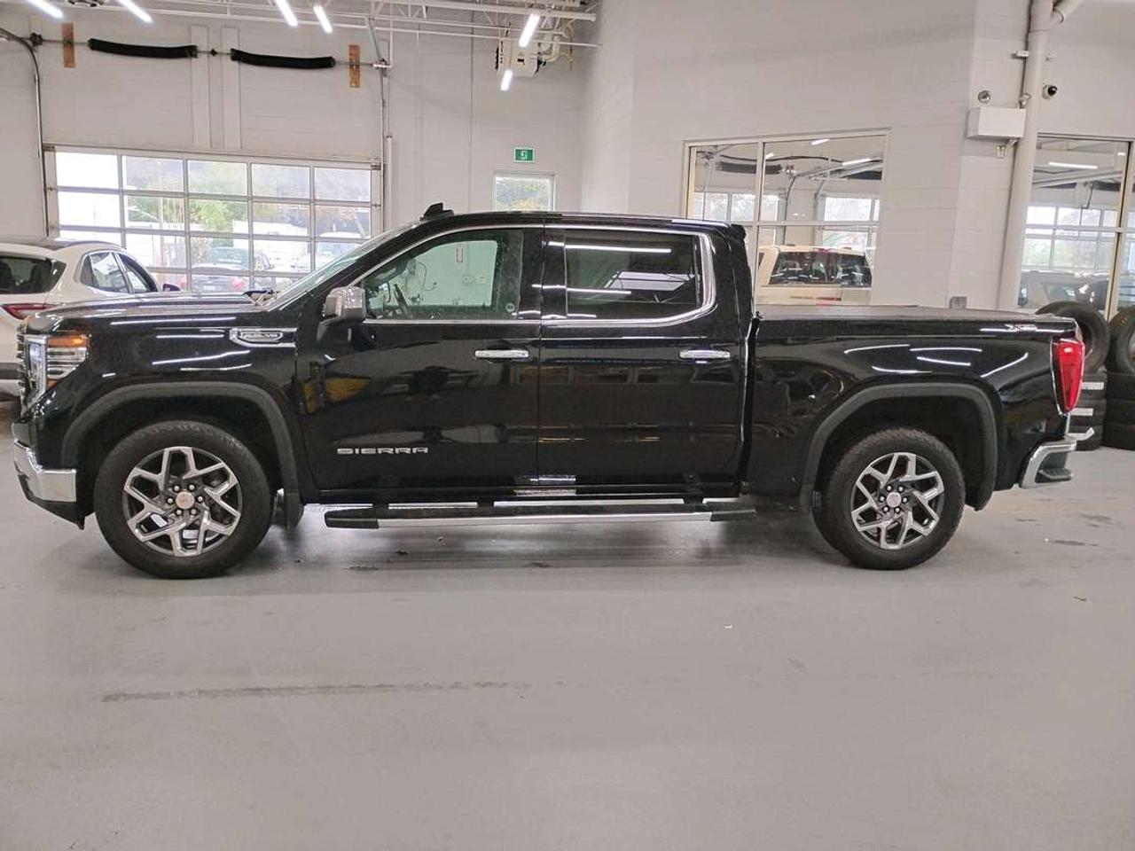2022 GMC Sierra 1500 SLT Photo