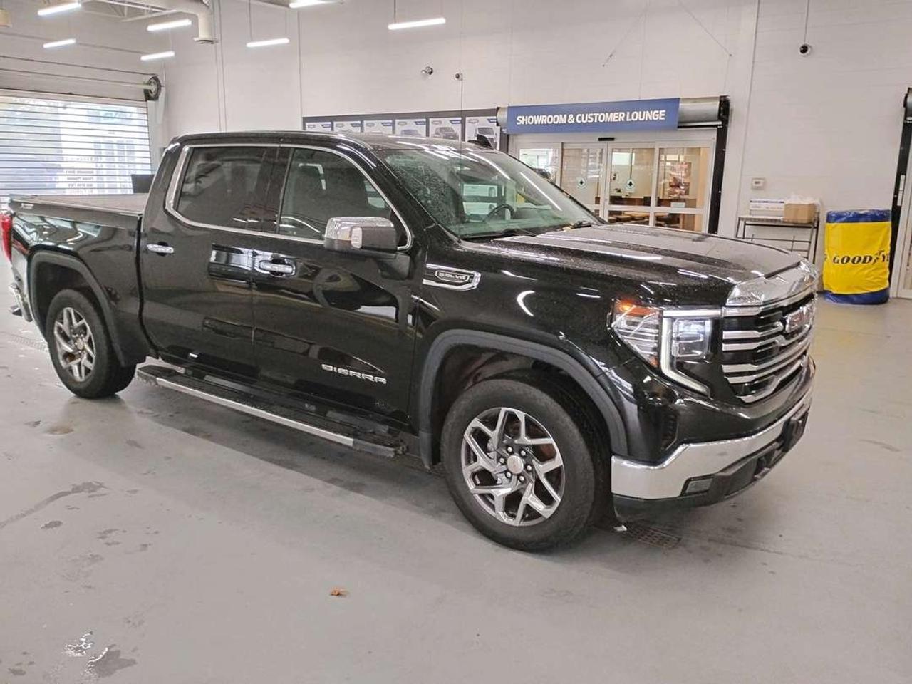 2022 GMC Sierra 1500 SLT Photo