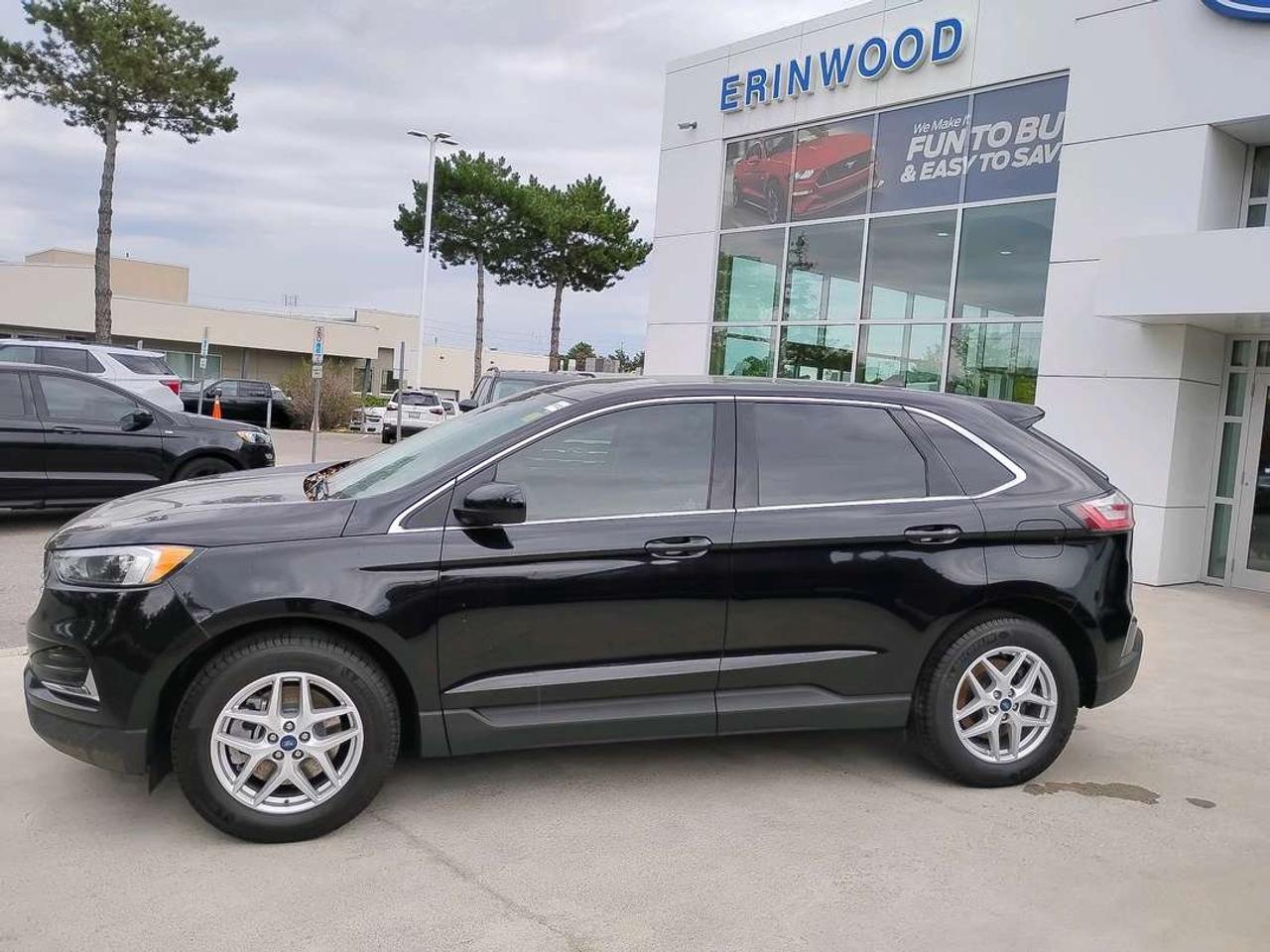 2022 Ford Edge SEL Photo3