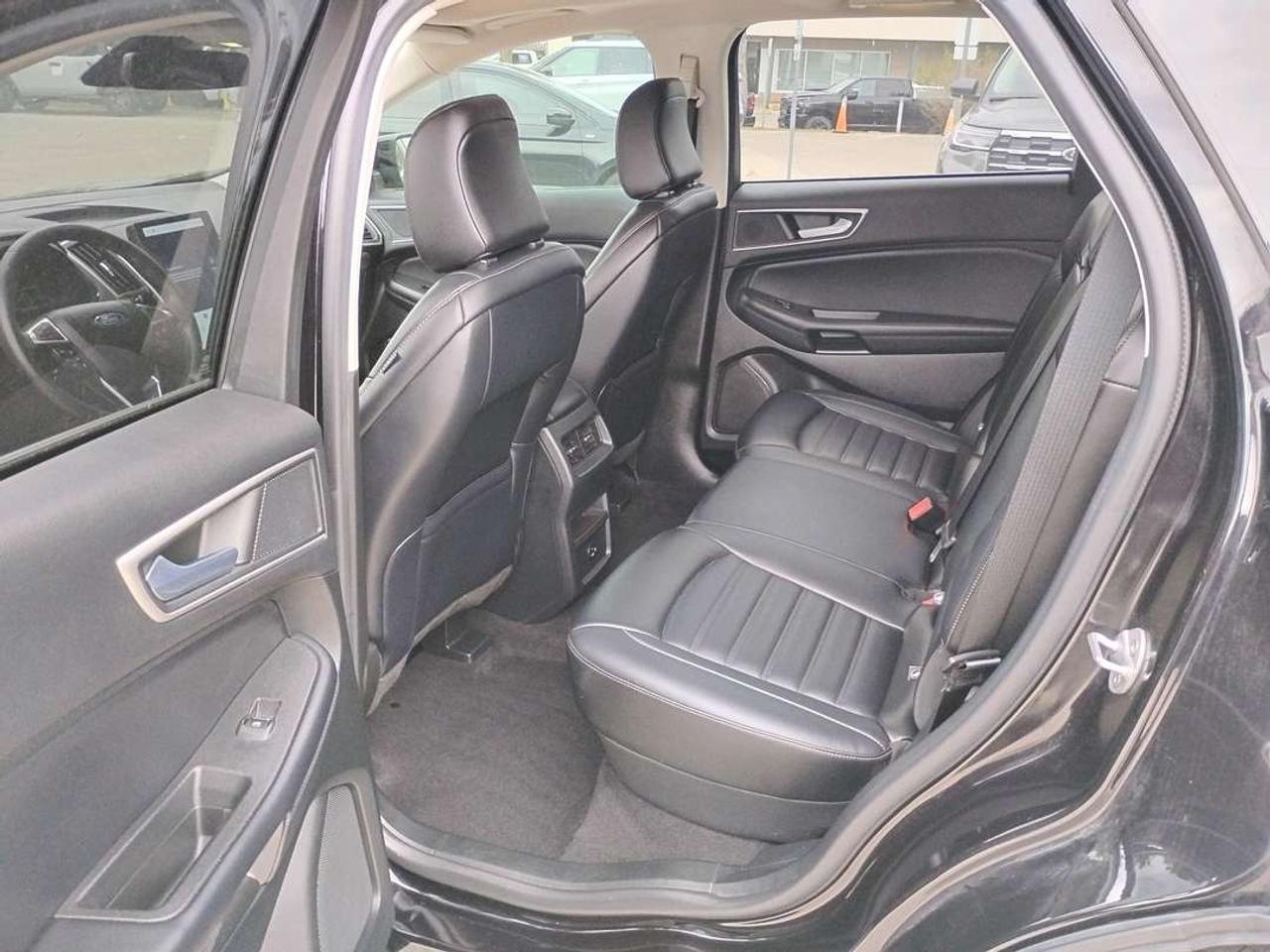 2022 Ford Edge SEL Photo