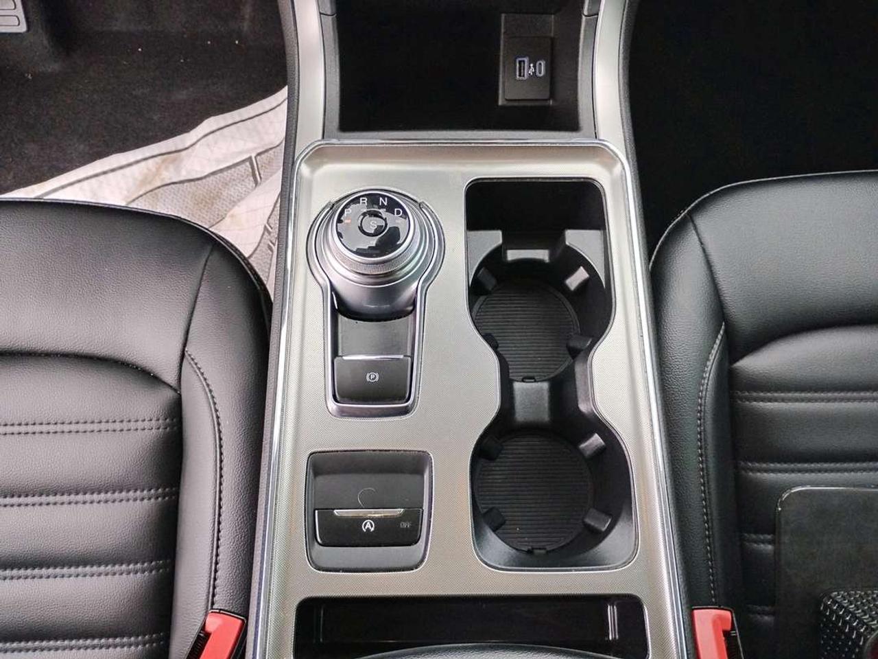 2022 Ford Edge SEL Photo