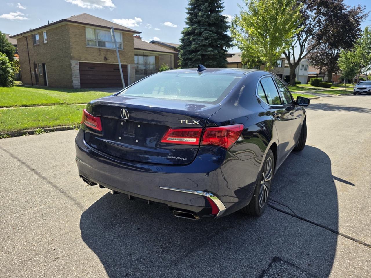2018 Acura TLX Technology Photo3
