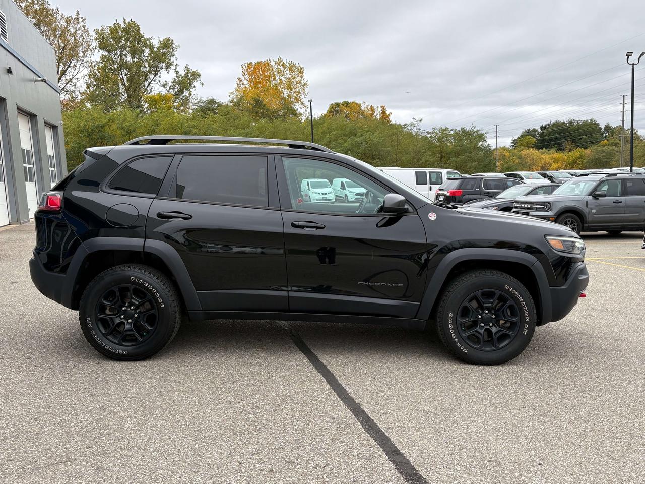 2020 Jeep Cherokee Trailhawk 4x4   Clean Carfax Photo