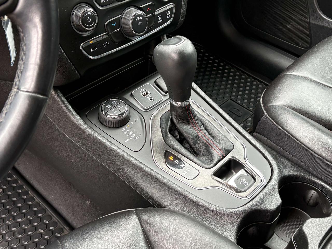2020 Jeep Cherokee Trailhawk 4x4   Clean Carfax Photo