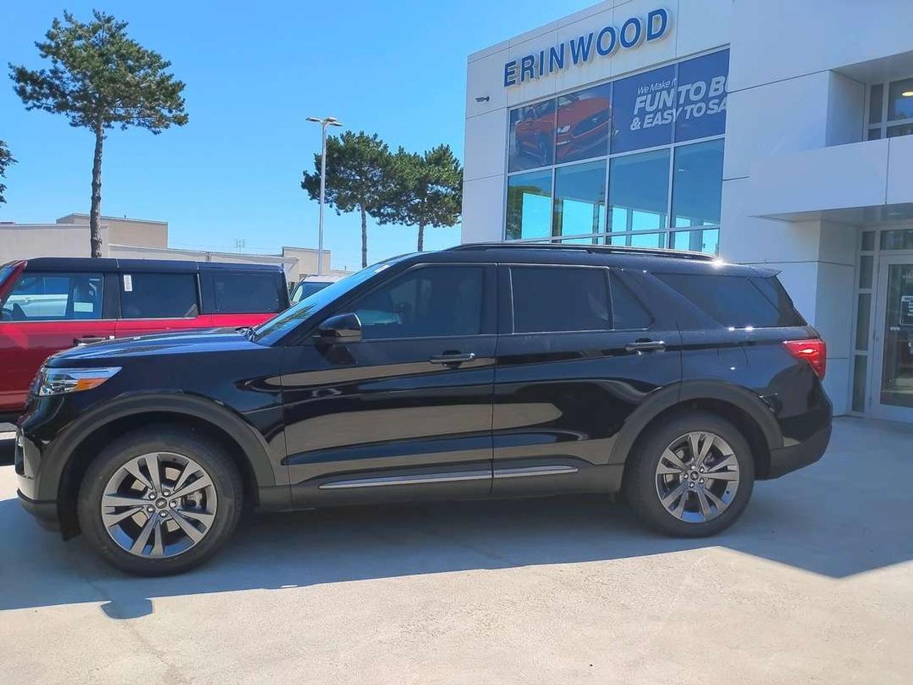 2022 Ford Explorer XLT Photo