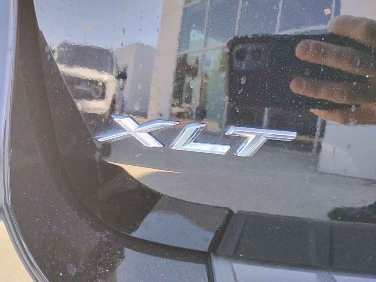 2022 Ford Explorer XLT Photo