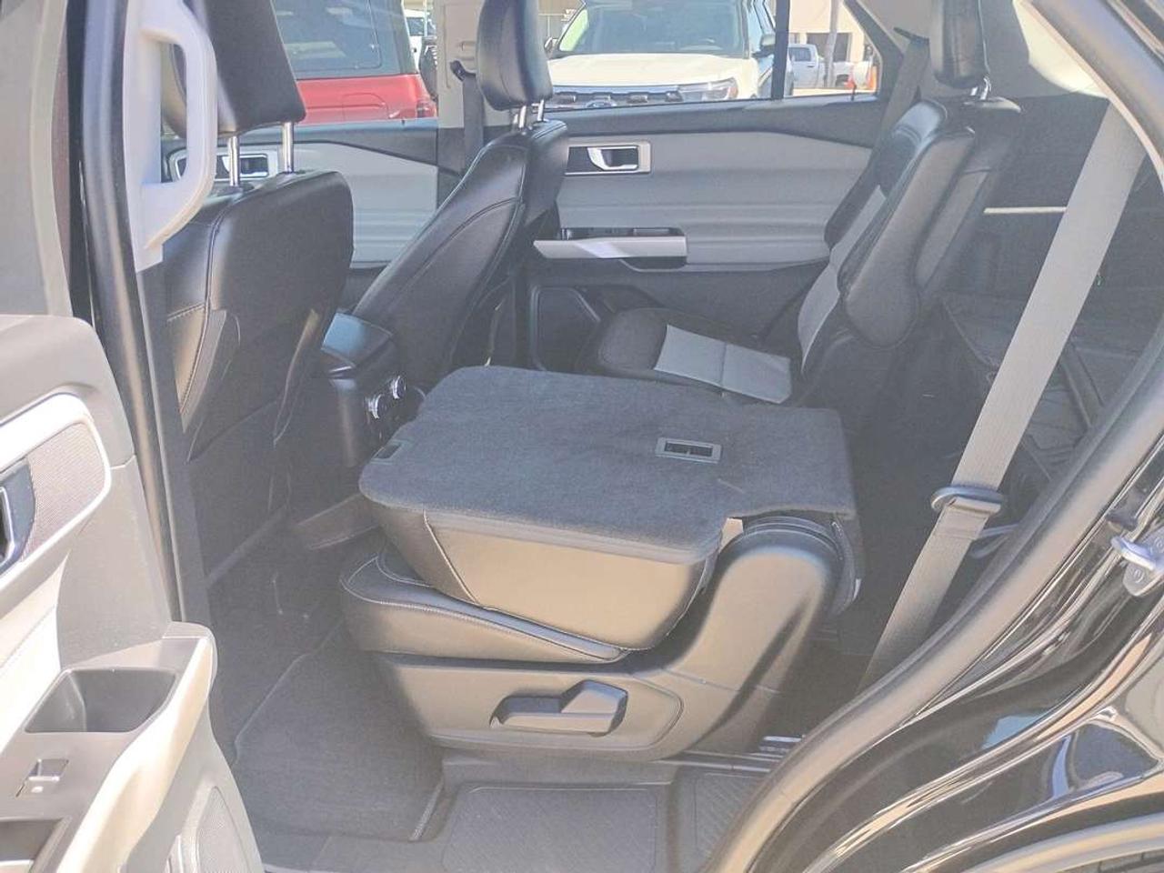 2022 Ford Explorer XLT Photo