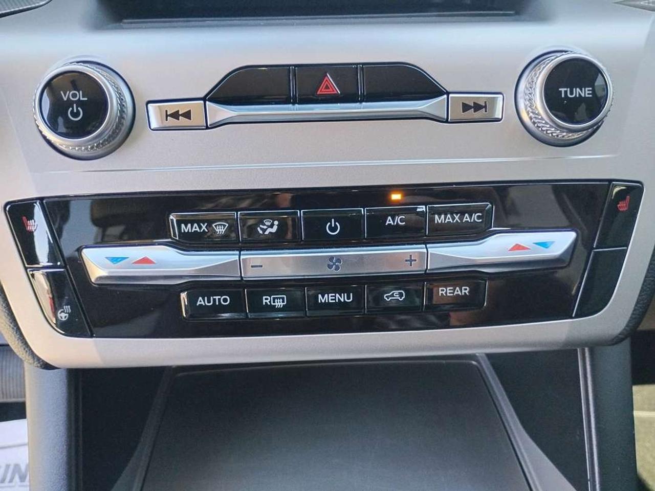 2022 Ford Explorer XLT Photo
