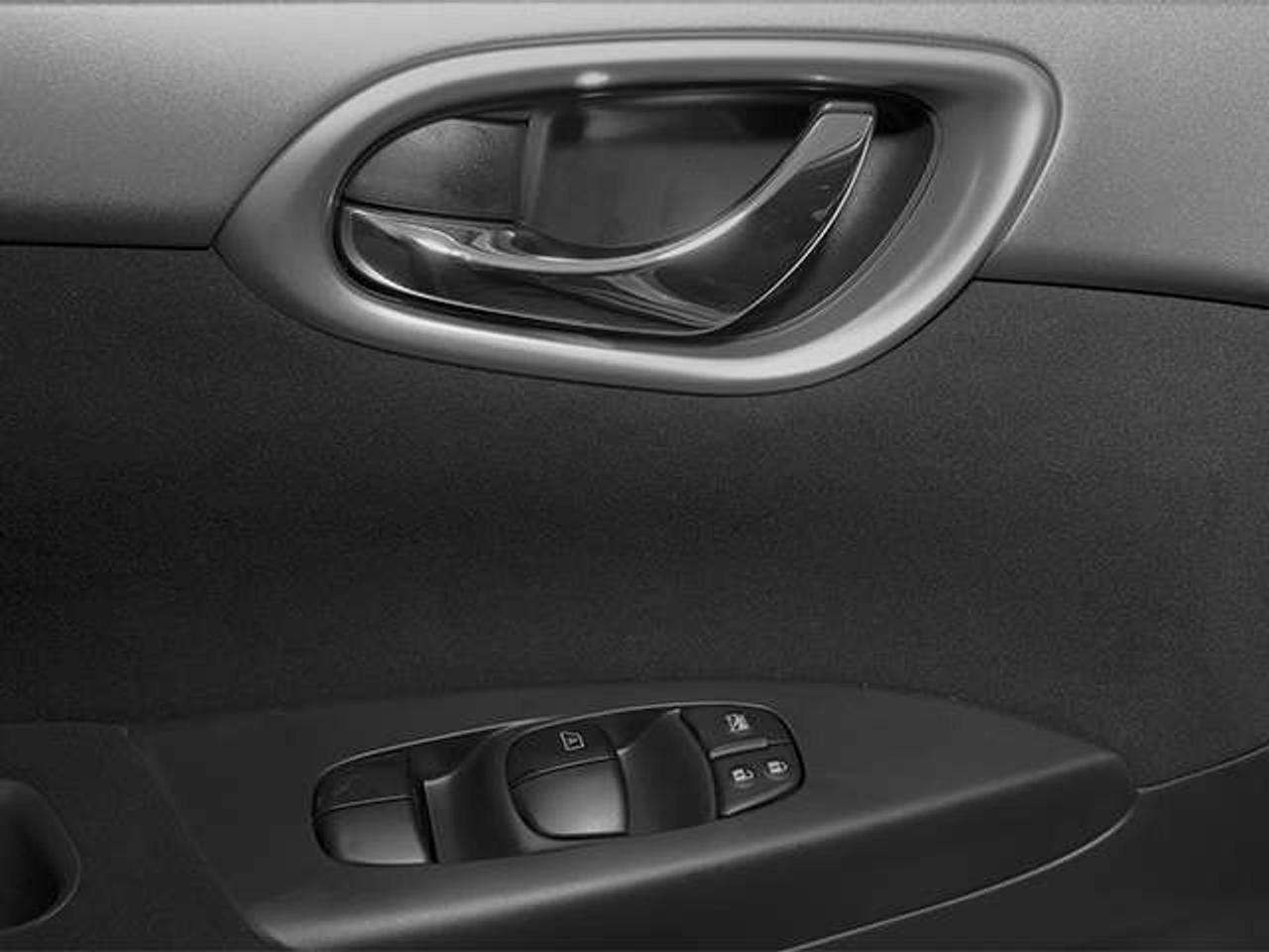 2014 Nissan Sentra S Photo