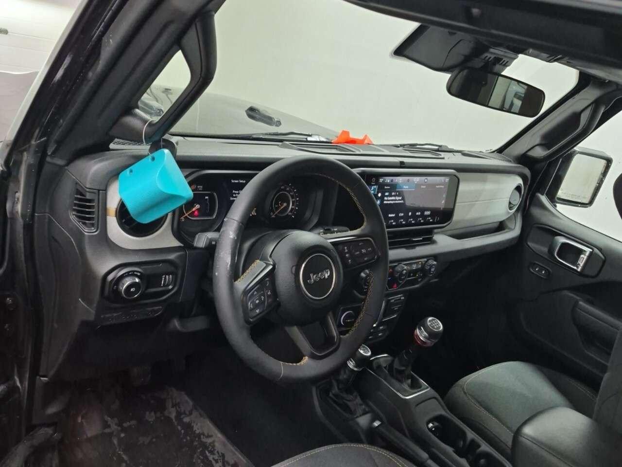 2025 Jeep Wrangler Willys 2 Door 4x4 6 SPD MANUAL   CARPLAY   WILLYS   TRAILER TOW   LIKE NEW!! Photo2