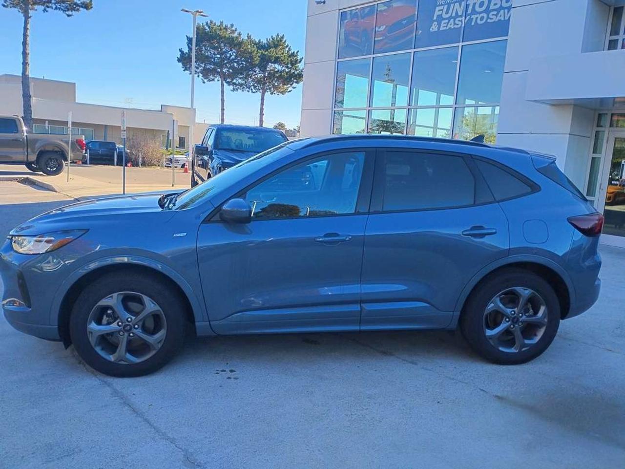 2024 Ford Escape ST-Line Select AWD Photo3
