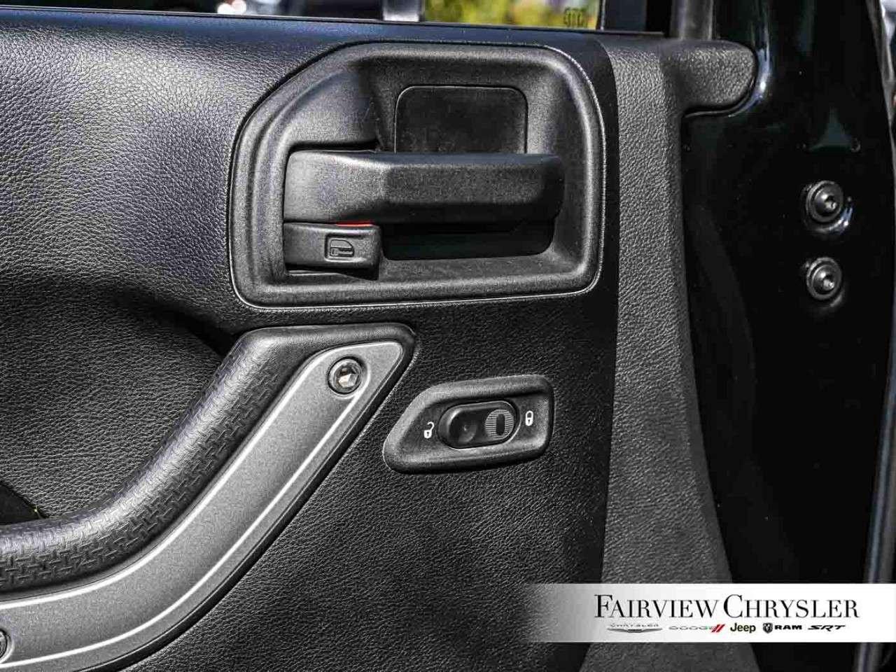 2016 Jeep Wrangler 4WD 4dr Rubicon LIFT   MANUAL TRANSMISSON   NAVIGATION   HEATED SEATS   KEYLESS ENTRY Photo