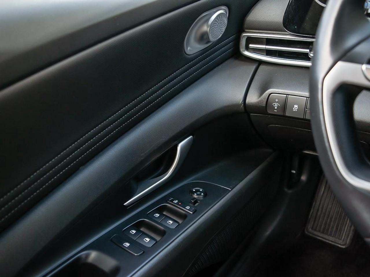 2025 Hyundai Elantra  Photo