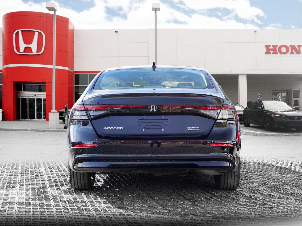 2025 Honda Accord Hybrid Touring 4dr Sedan Photo2