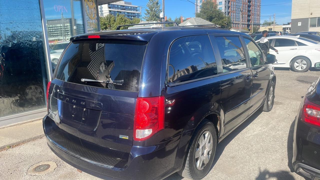 2011 Dodge Grand Caravan Express Photo
