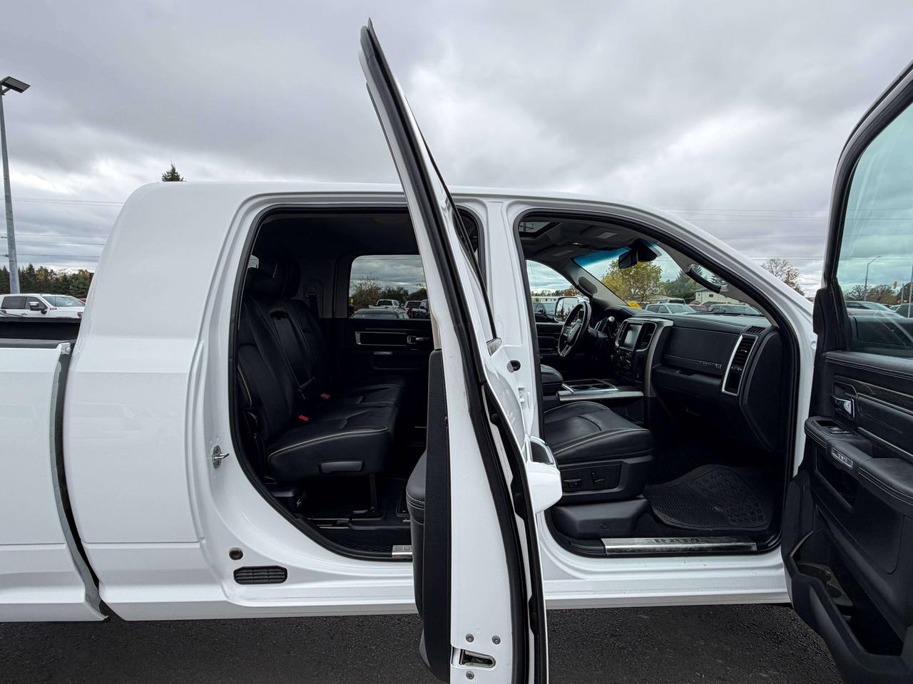 2014 RAM 3500 Limited Longhorn Photo
