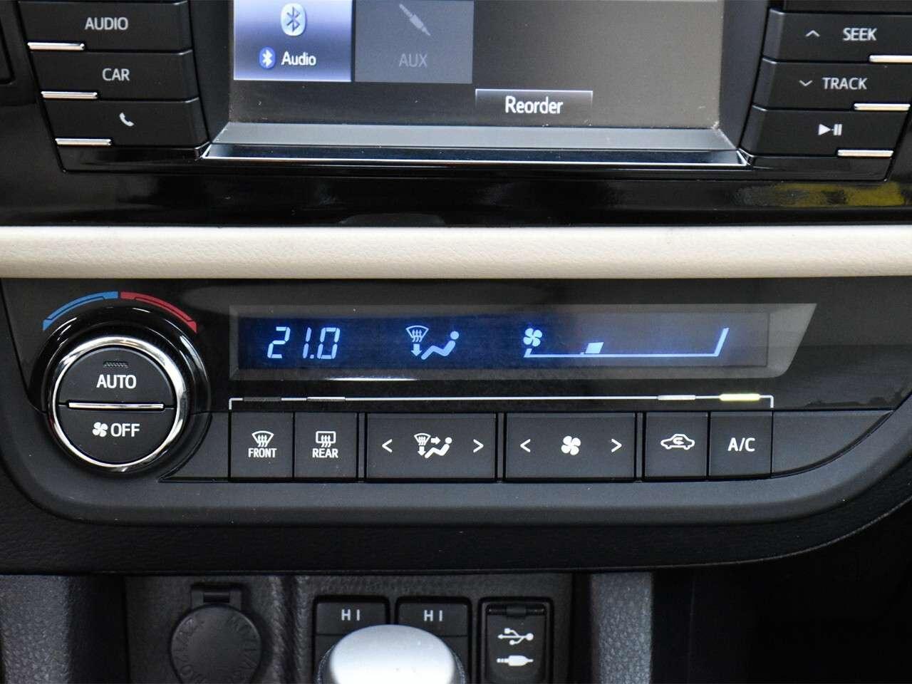 2015 Toyota Corolla  Photo