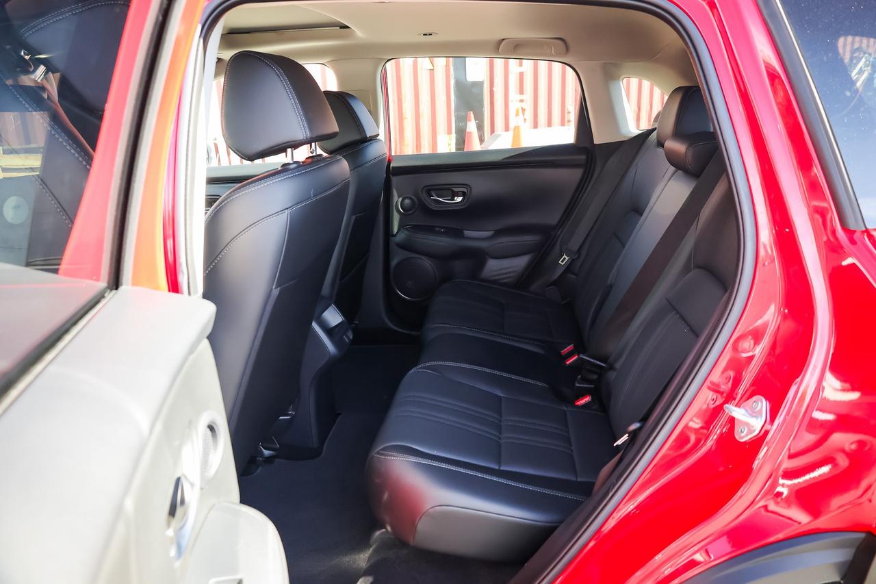 2025 Honda HR-V EX-L Navi 4dr All-Wheel Drive Photo