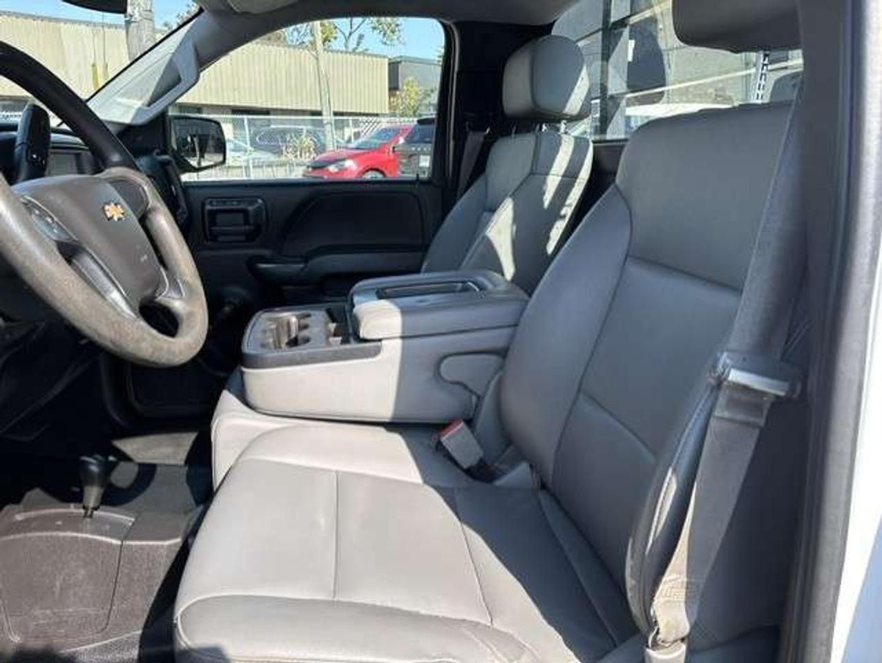 2016 Chevrolet Silverado 1500 4WD 5.3L V8 **REGULAR CAB-8 FOOT LONG BOX** Photo