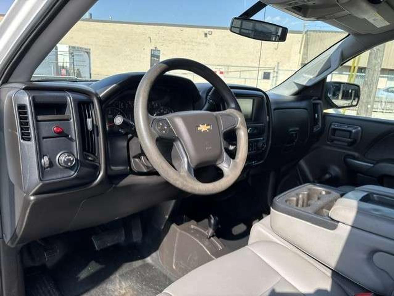 2016 Chevrolet Silverado 1500 4WD 5.3L V8 **REGULAR CAB-8 FOOT LONG BOX** Photo