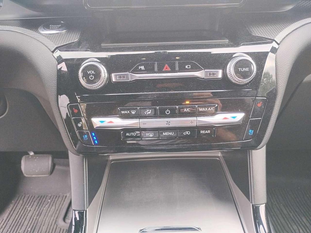 2022 Ford Explorer ST Photo
