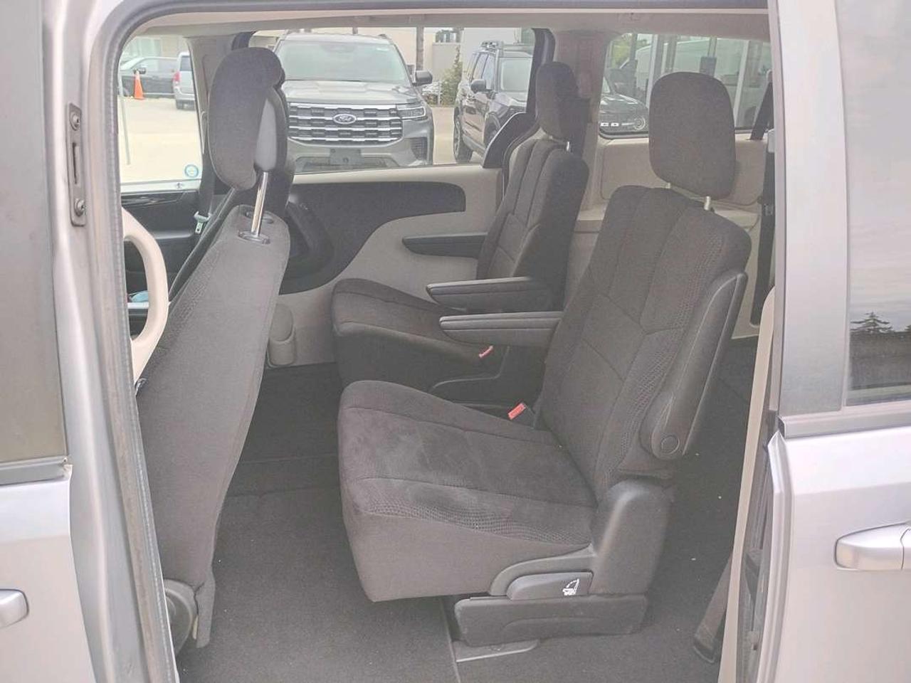 2014 Dodge Grand Caravan SE Photo