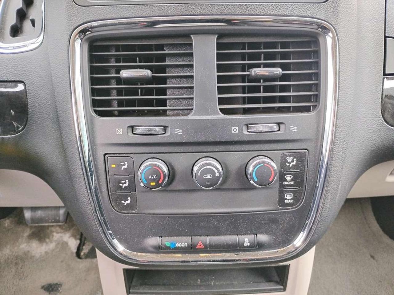 2014 Dodge Grand Caravan SE Photo