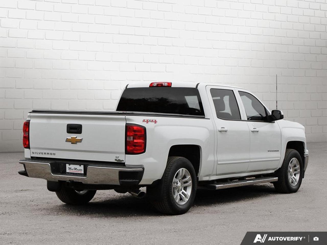 2015 Chevrolet Silverado 1500 Crew Cab Short Box 4-Wheel Drive LT w/1LT Photo4