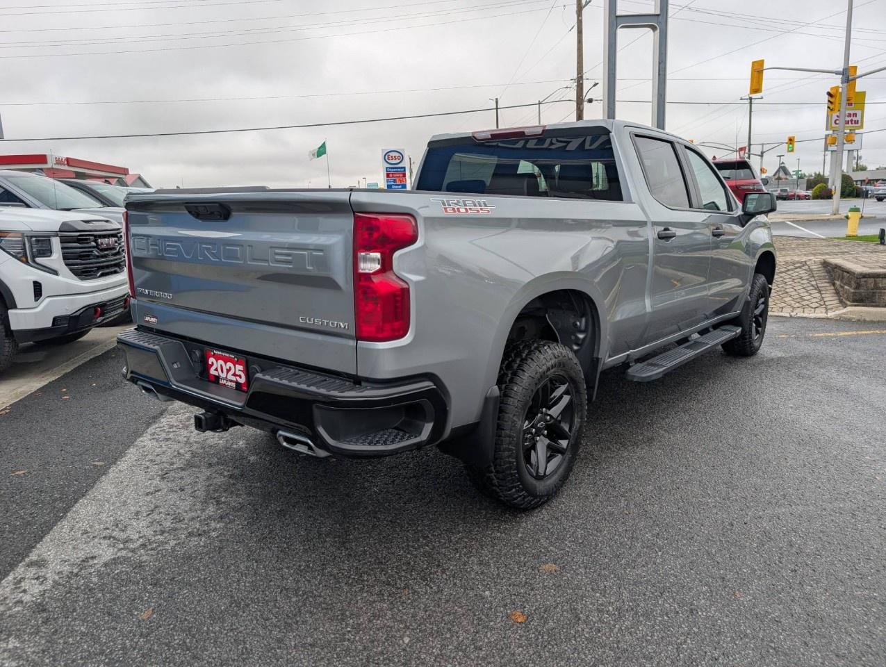 2025 Chevrolet Silverado 1500 Crew Cab Standard Box 4-Wheel Drive Custom Trail Boss Photo
