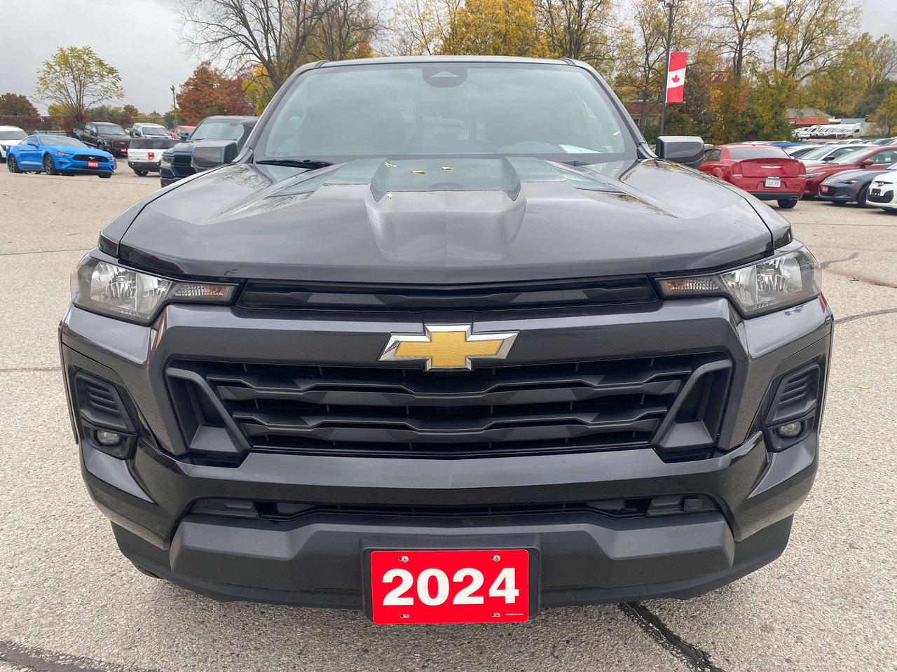 2024 Chevrolet Colorado 4WD LT, CLEAN CARFAX, HEATED CLOTH, REMOTE START! Photo