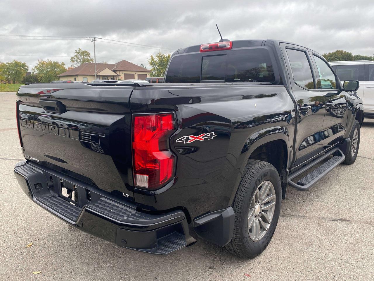 2024 Chevrolet Colorado 4WD LT, CLEAN CARFAX, HEATED CLOTH, REMOTE START! Photo