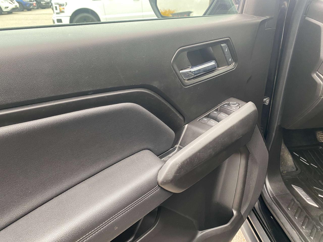 2024 Chevrolet Colorado 4WD LT, CLEAN CARFAX, HEATED CLOTH, REMOTE START! Photo