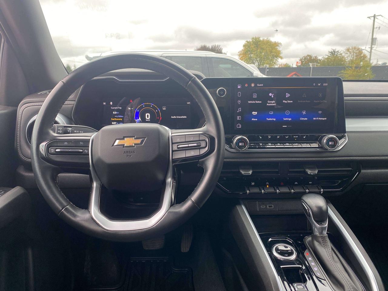 2024 Chevrolet Colorado 4WD LT, CLEAN CARFAX, HEATED CLOTH, REMOTE START! Photo