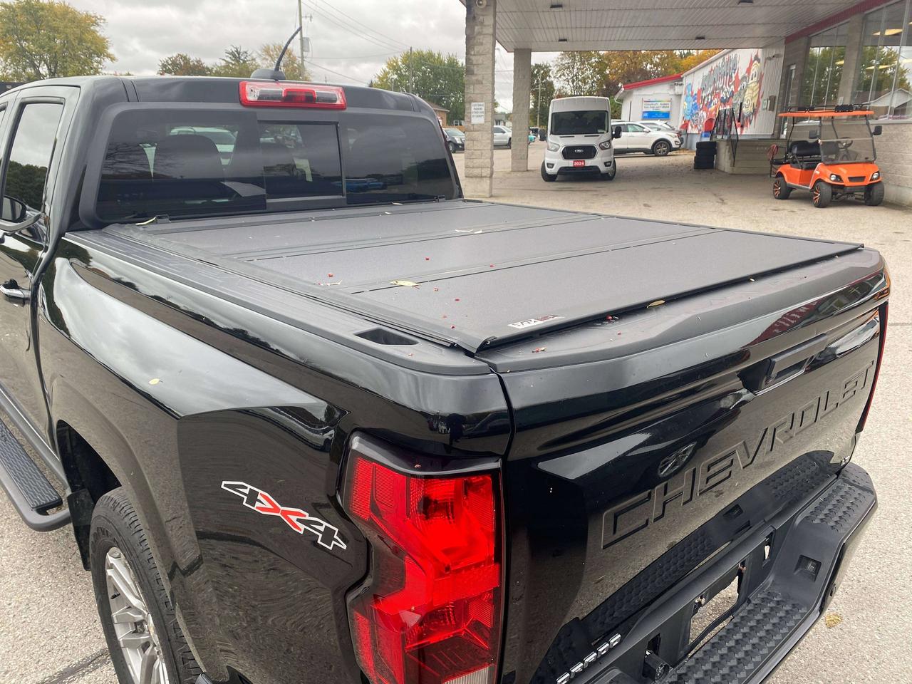 2024 Chevrolet Colorado 4WD LT, CLEAN CARFAX, HEATED CLOTH, REMOTE START! Photo