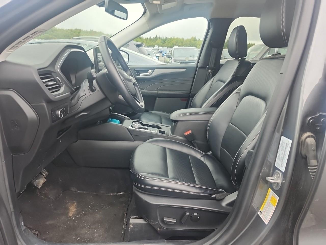 2025 Ford Escape Platinum 4dr All-Wheel Drive Photo