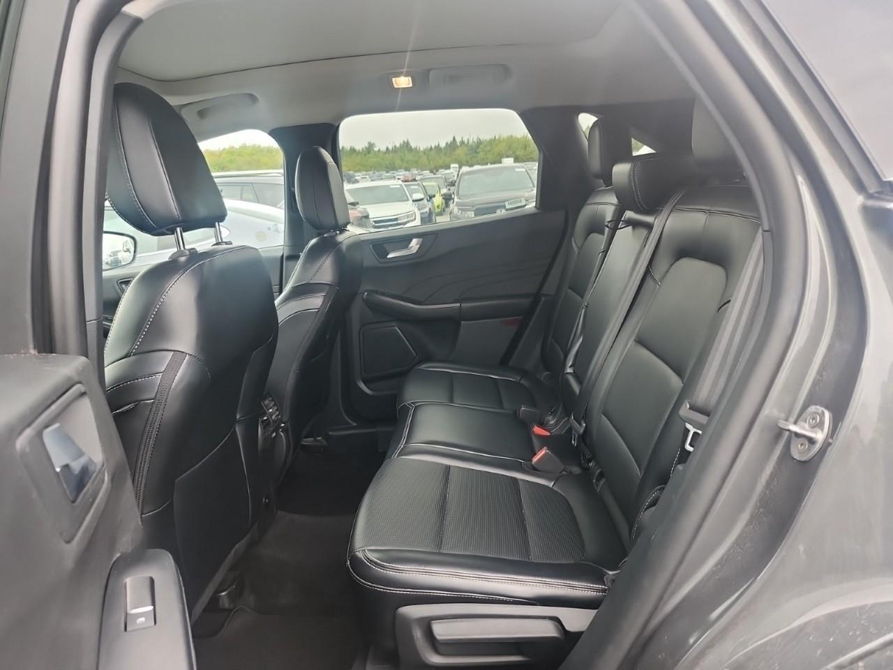 2025 Ford Escape Platinum 4dr All-Wheel Drive Photo