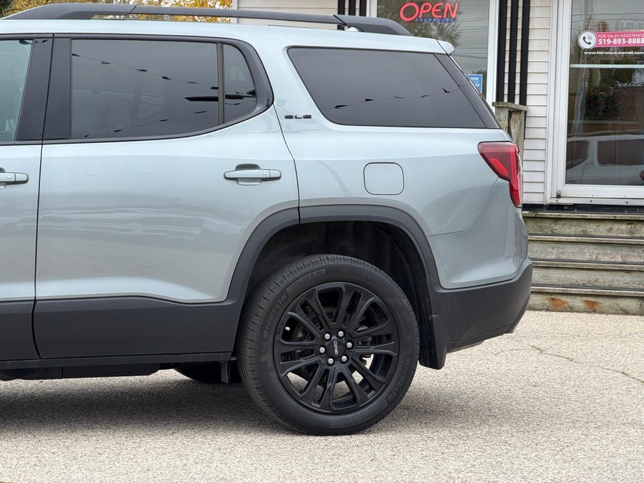 2023 GMC Acadia SLE All-wheel Drive Photo3