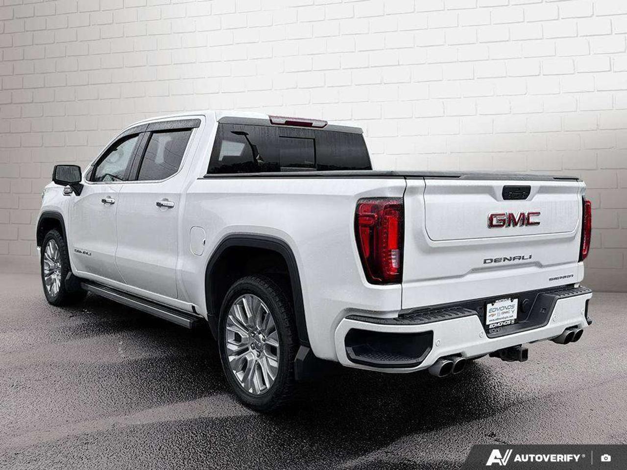 2022 GMC Sierra 1500 Soft Tonneau Cover   Sunroof   Heated & Vented Seats   Trailer Brake Controller Photo