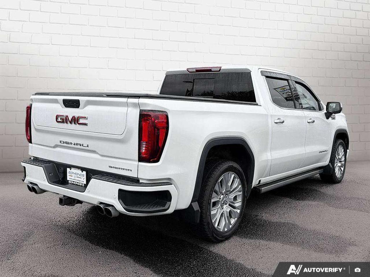 2022 GMC Sierra 1500 Soft Tonneau Cover   Sunroof   Heated & Vented Seats   Trailer Brake Controller Photo