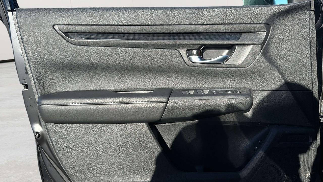 2025 Honda CR-V LX Photo