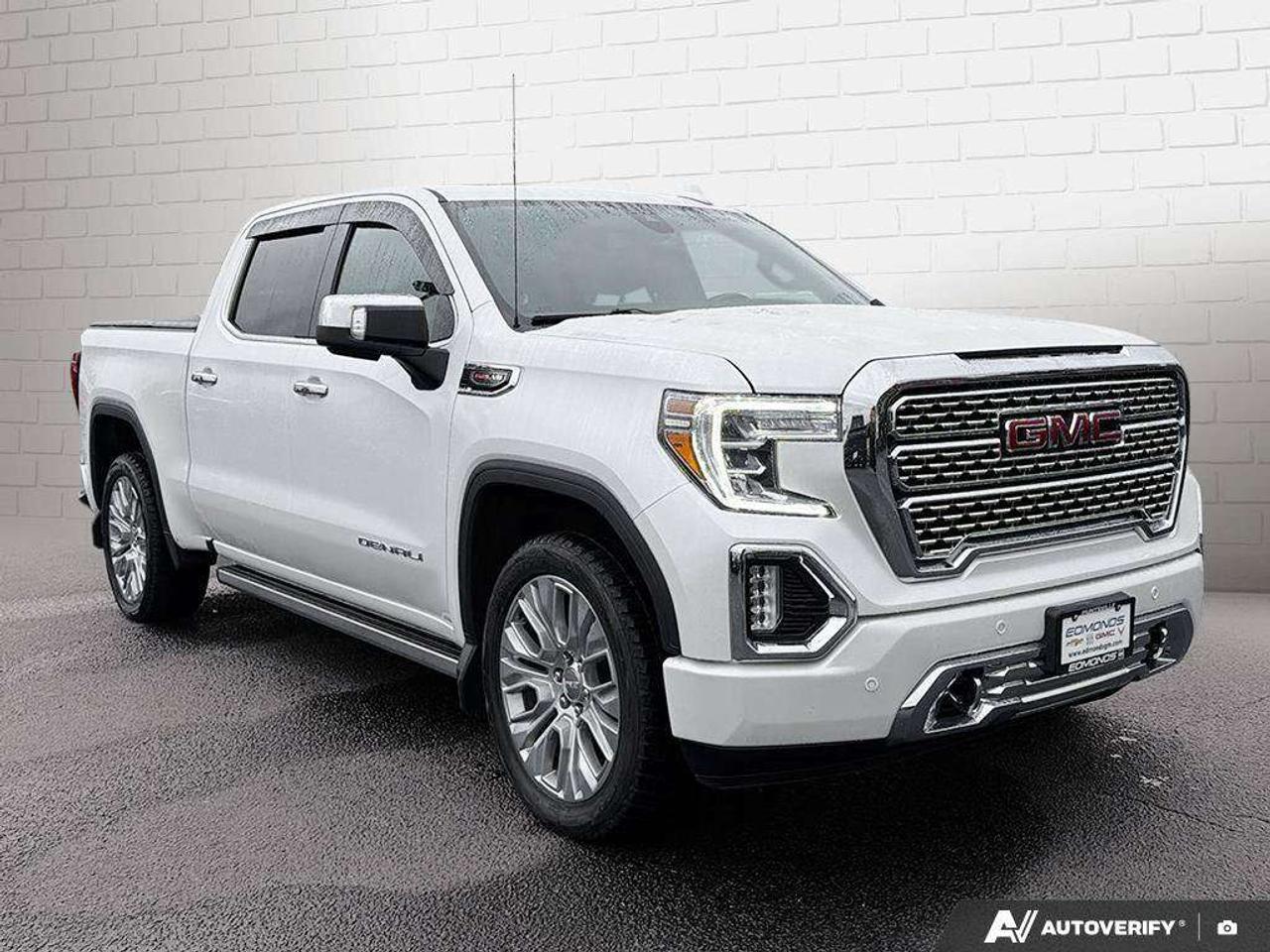 2022 GMC Sierra 1500 Soft Tonneau Cover   Sunroof   Heated & Vented Seats   Trailer Brake Controller Photo