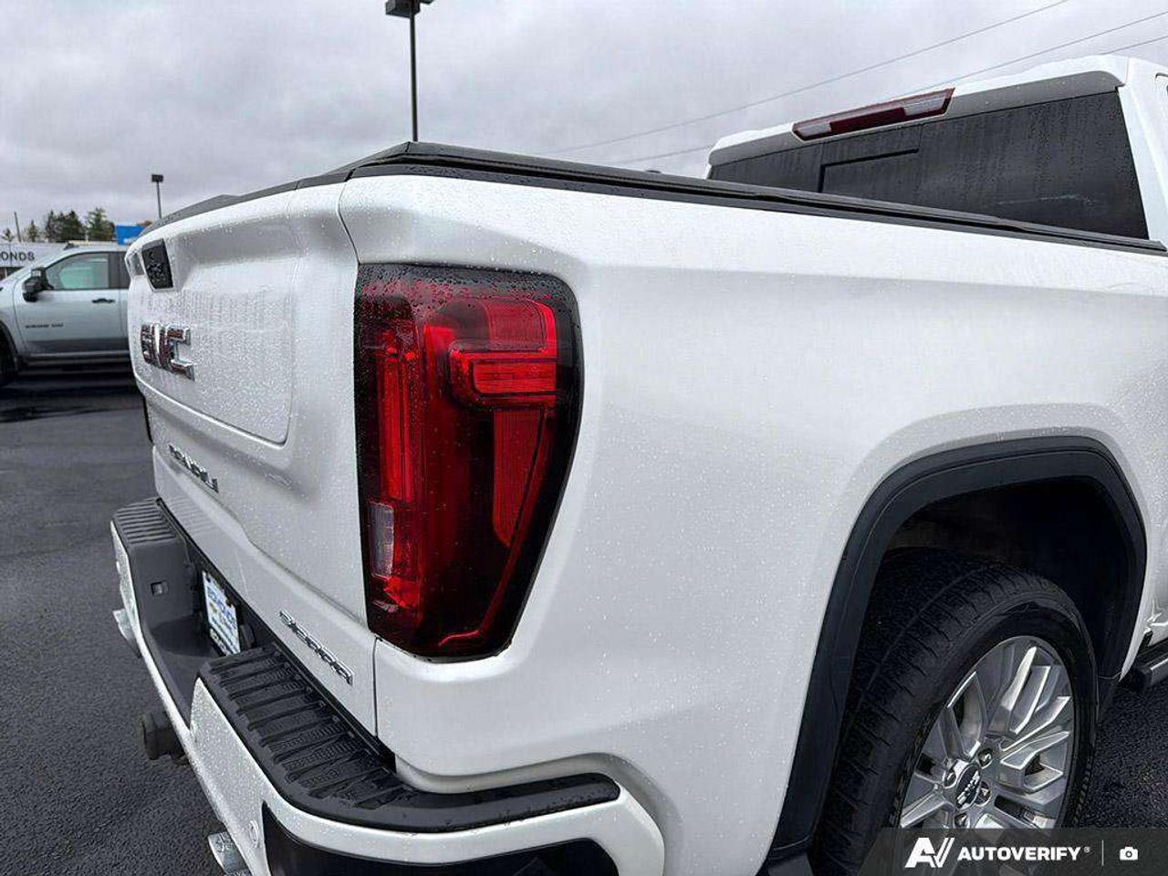 2022 GMC Sierra 1500 Soft Tonneau Cover   Sunroof   Heated & Vented Seats   Trailer Brake Controller Photo