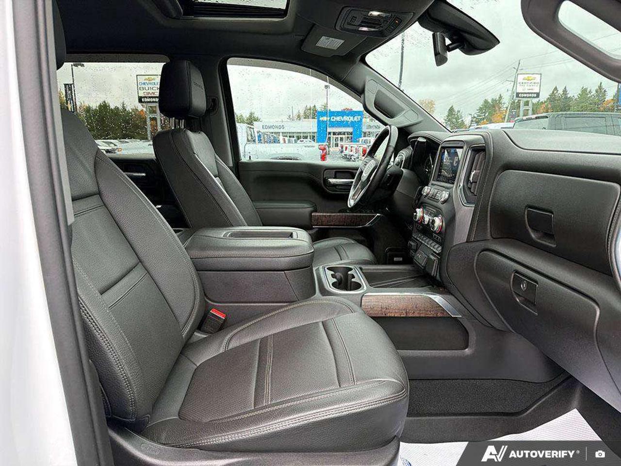2022 GMC Sierra 1500 Soft Tonneau Cover   Sunroof   Heated & Vented Seats   Trailer Brake Controller Photo