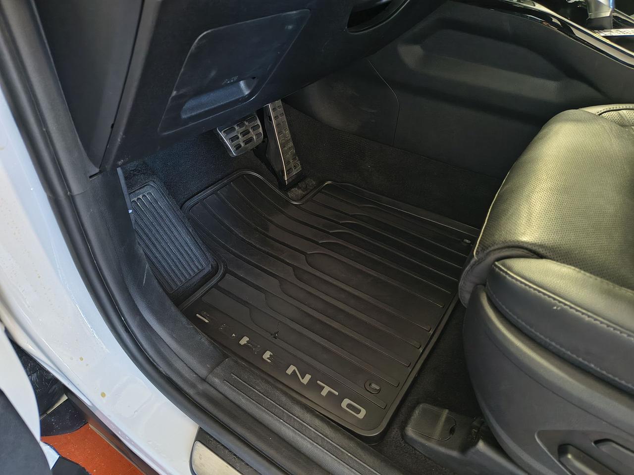 2023 Kia Sorento SX Photo