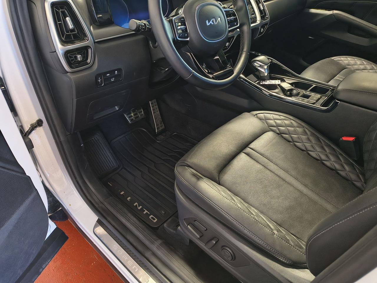 2023 Kia Sorento SX Photo0
