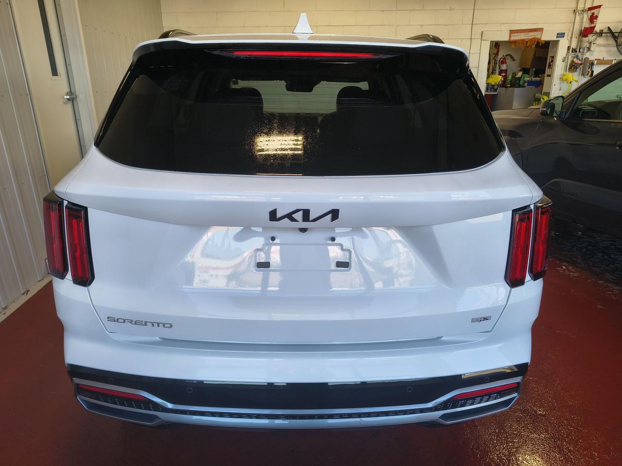 2023 Kia Sorento SX Photo0