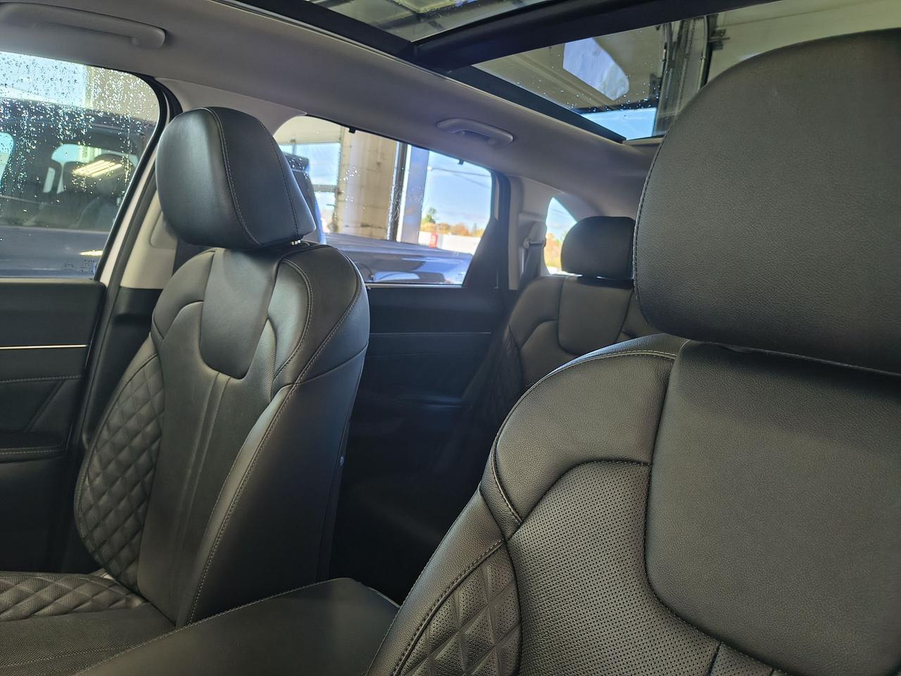 2023 Kia Sorento SX Photo0