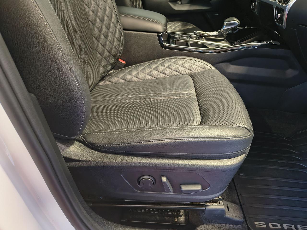 2023 Kia Sorento SX Photo0
