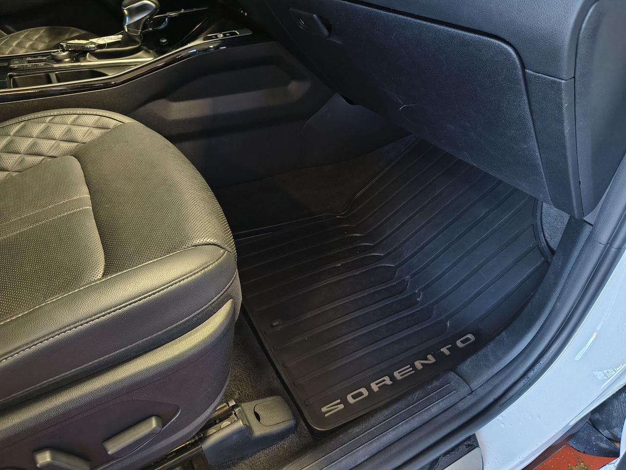 2023 Kia Sorento SX Photo0